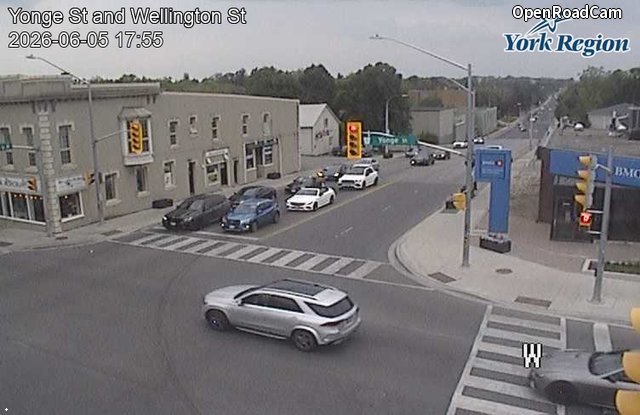 Yonge St and Wellington St